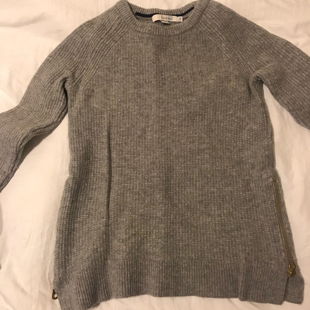 Cozy grey sweatshirt!